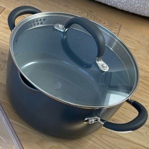 pot and pillow bundle